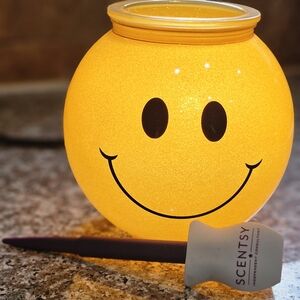 Scentsy Yellow Smiley Face Wax Warmer